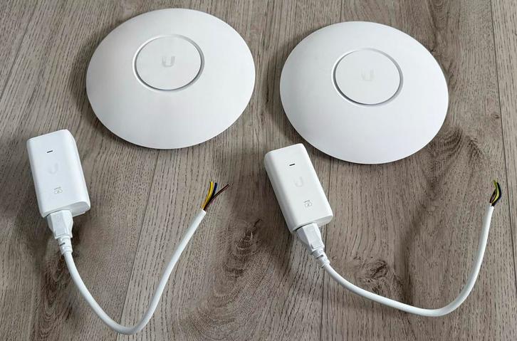 2x Ubiquiti UniFi UAP-AC-Pro incl: PoE adapters | 2.4 &5ghz, Computers en Software, Accesspoints, Gebruikt, Ophalen of Verzenden