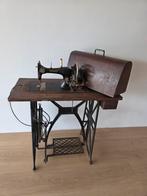 Antieke Pfaff Trapnaaimachine met Houten Kap, Ophalen