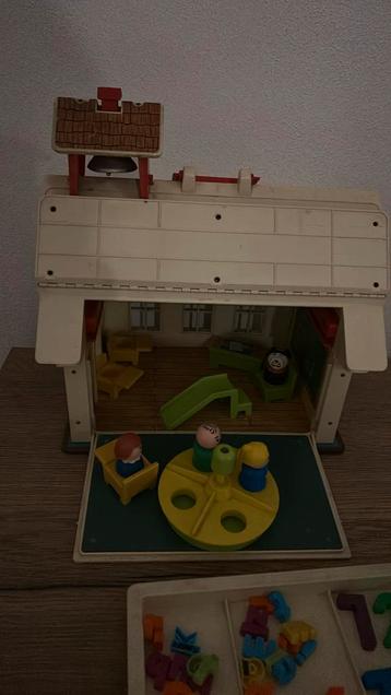 Fisher price schooltje beschikbaar voor biedingen