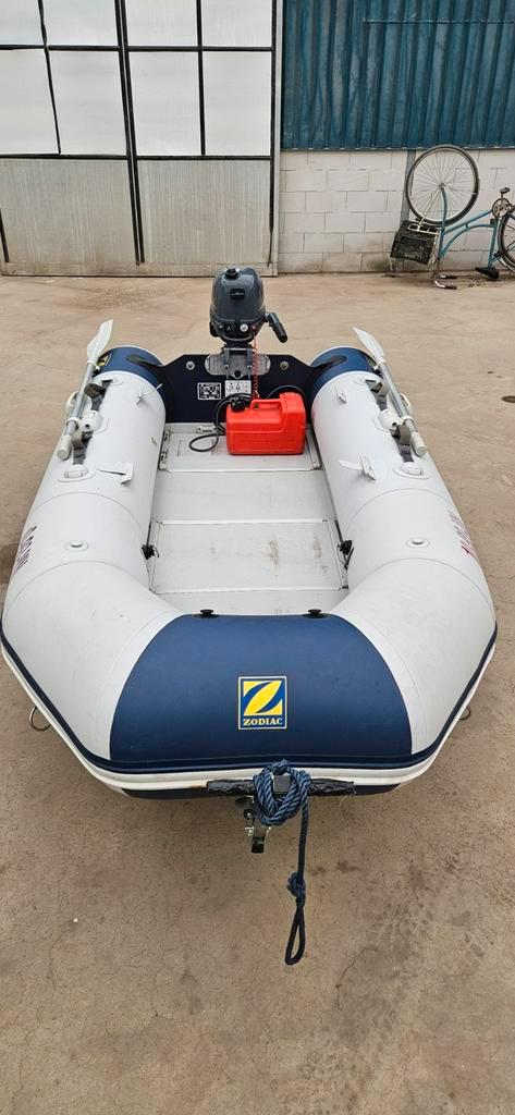 Zodiac rubberboot met 4pk Yamaha en handtrailer, Watersport en Boten, Rubberboten, Zo goed als nieuw, Minder dan 70 pk, Benzine
