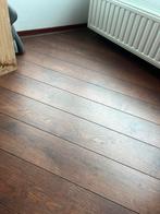 Houten laminaat vloer donkerbruin met plinten circa 30m2, Doe-het-zelf en Verbouw, Ophalen, 50 tot 150 cm, Zo goed als nieuw, 10 m² of meer