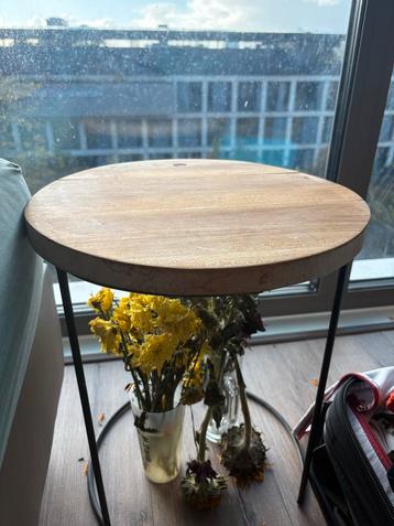 Houten Salontafel beschikbaar voor biedingen