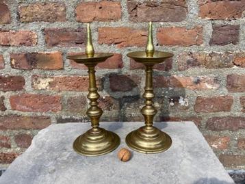 set antieke bronzen balluster kandelaars,17de-18de, huismerk beschikbaar voor biedingen