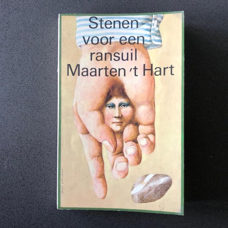 Boek - Stenen voor een ransuil - Maarten 't Hart, Boeken, Literatuur, Gelezen, Nederland, Ophalen of Verzenden