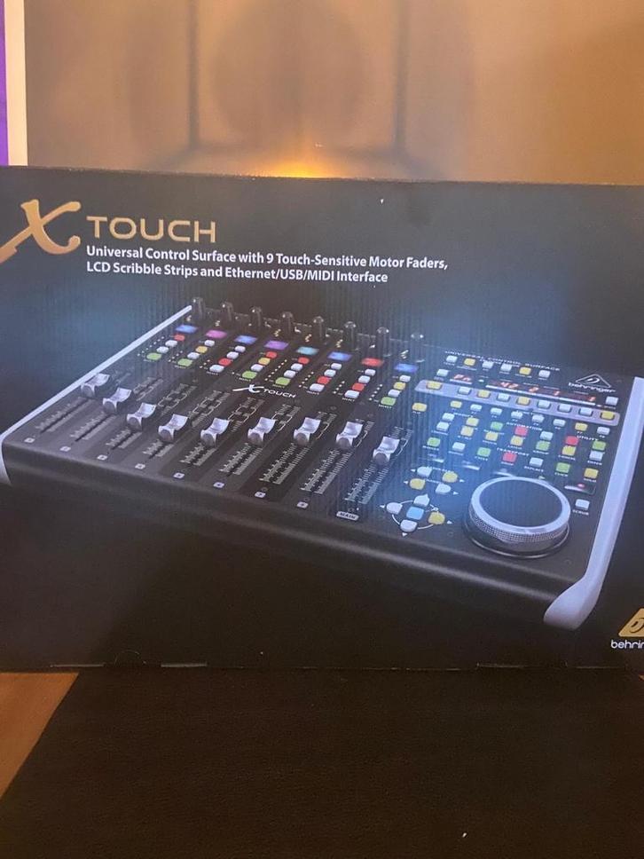 Behringer X-Touch Universal Control Surface, Muziek en Instrumenten, Mengpanelen, Zo goed als nieuw, Minder dan 5 kanalen, Microfooningang