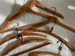 Oude kledinghangers met reclame, Ophalen, Gebruikt, Hout