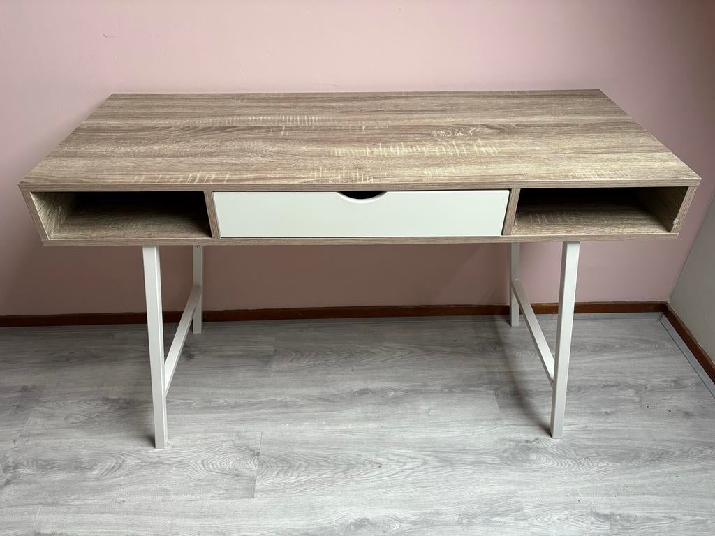 Jysk Abbetved Bureau - Perfect voor Thuiswerken!, Huis en Inrichting, Ophalen, Zo goed als nieuw