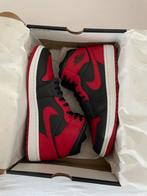 Jordan 1 Banned 2020 - Maat 43 - Nieuw in doos, Ophalen of Verzenden, Nieuw, Zwart, Sneakers of Gympen