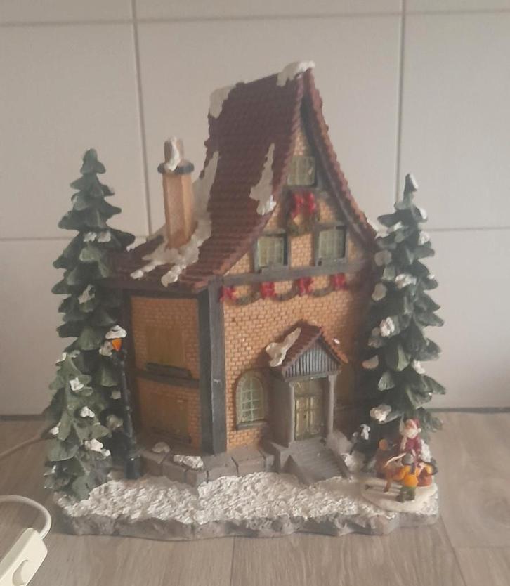 Groot Kersthuis (zit verlichting in) 35 cm x 33 cm, Diversen, Kerst, Zo goed als nieuw, Ophalen