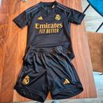 Real Madrid voetbaltenue, Sport en Fitness, Voetbal, Maat XS of kleiner, Ophalen of Verzenden, Zo goed als nieuw, Set