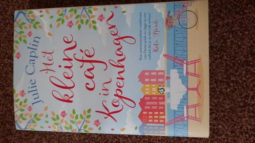 Julie Caplin - Het kleine café in Kopenhagen, Boeken, Literatuur, Zo goed als nieuw, Nederland, Ophalen of Verzenden