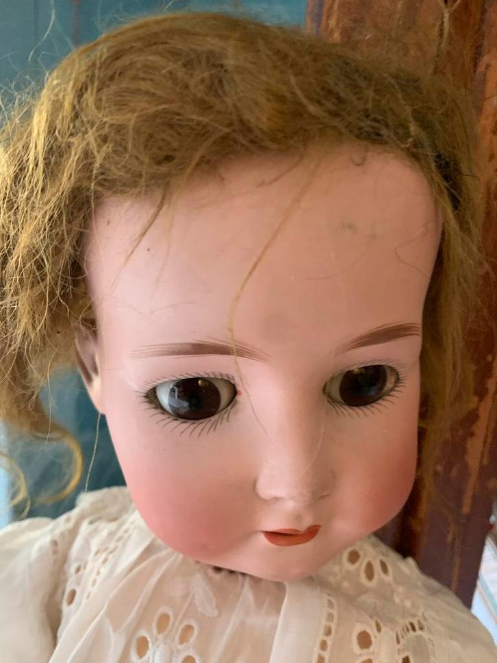 Antieke pop in hollandse hoek vitrine, Antiek en Kunst, Antiek | Speelgoed, Ophalen of Verzenden