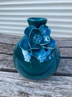 Kleine blauwe vaas met bloem erop - Intratuin, niet gebruikt, Blauw, Nieuw, Ophalen of Verzenden, Glas