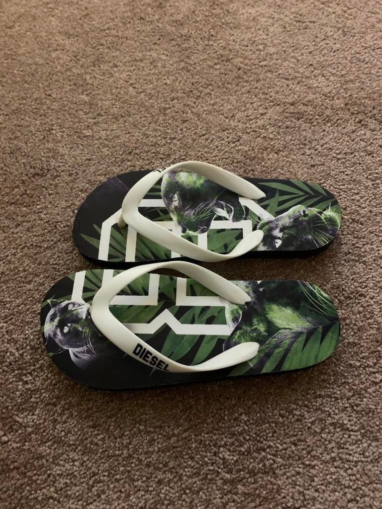Nieuwe Diesel slippers maat 28 voor 10 euro, Ophalen of Verzenden, Zo goed als nieuw, Meisje