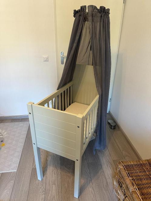Wiegje – kleur sage – in nette staat, Kinderen en Baby's, Babywiegjes en Ledikanten, Zo goed als nieuw, Wieg, Ophalen