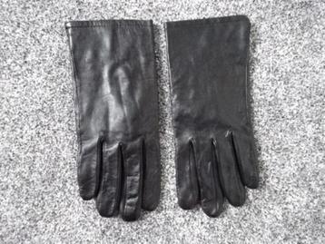 Leren zwarte dames handschoenen / maat M beschikbaar voor biedingen