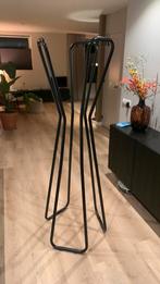 Staande zwart metalen kapstok, Ophalen, Zo goed als nieuw, Metaal, Staande kapstok