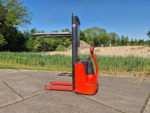 Stapelaar palletheffer elektrich Linde koopje, Zakelijke goederen, Machines en Bouw | Heftrucks en Intern transport, Stapelaar