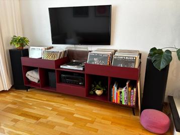 Platenmeubel beschikbaar voor biedingen