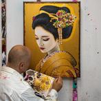 Geisha in Goud – Een Ode aan Japanse Elegantie - 100x70cm, Antiek en Kunst, Ophalen of Verzenden