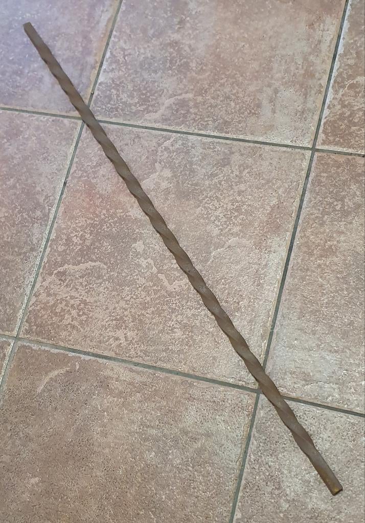 17 + 50 Smeedijzeren gedraaide spijlen., Ophalen