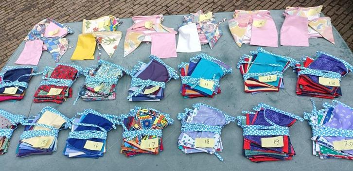 BIJNA GRATIS Stoffen vlaggetjes lint feest slinger 8 mt (10), Hobby en Vrije tijd, Feestartikelen, Nieuw, Versiering, Ophalen of Verzenden