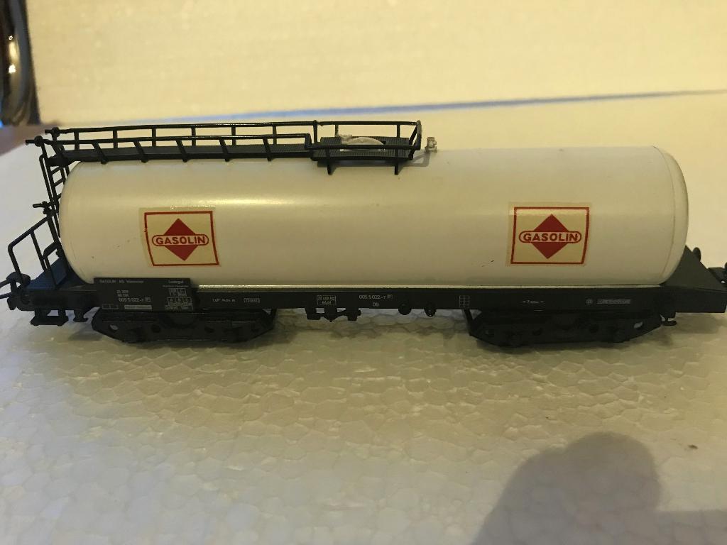 Marklin 4648 Duitse 4-assige GASOLINE ketelwagen (DB), Hobby en Vrije tijd, Modeltreinen | H0, Wisselstroom, Wagon, Ophalen of Verzenden