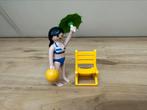 Playmobil meisje met volleybal en parasol, Ophalen of Verzenden, Zo goed als nieuw