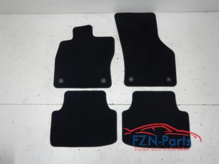 VW Golf 8 Variant Mattenset, Auto-onderdelen, Interieur en Bekleding, Gebruikt, Ophalen