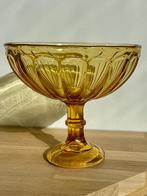 Amber/gele vintage glazen schaal op voet – 20,5 cm diameter, Ophalen of Verzenden