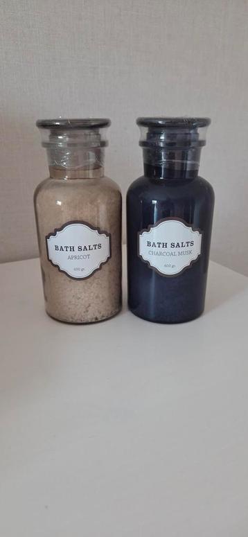 2 potten badzout, nieuw in pot beschikbaar voor biedingen