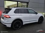 Volkswagen Tiguan 1.4 TSI eHybrid R-Line Panorama/Leder/HUD/, Auto's, Volkswagen, 1716 kg, Zwart, 4 cilinders, 150 pk
