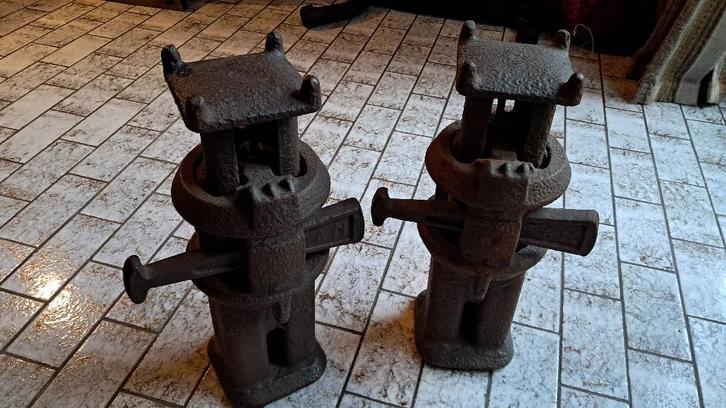 Twee originele mijnstutten uit de Limburgse kolenmijnen, Antiek en Kunst, Antiek | Gereedschap en Instrumenten, Ophalen