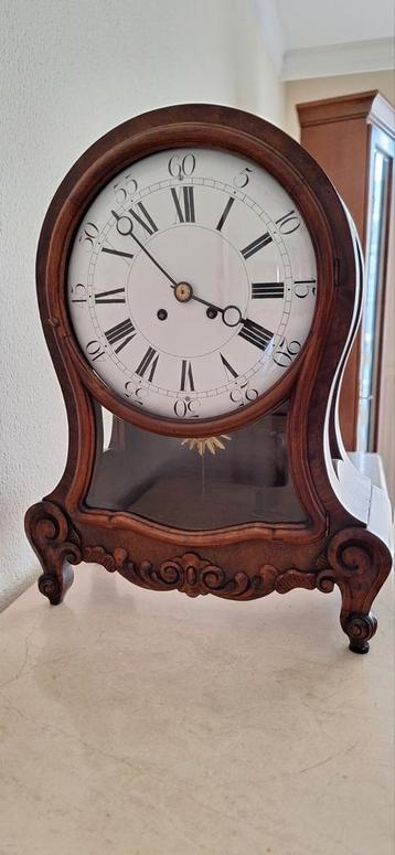 Antieke Pendule Klok op bel slag  hele plus volle uur  beschikbaar voor biedingen