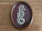 Houten lijst kader ovaal zeepaardje handwerk achter glas, Antiek en Kunst, Ophalen of Verzenden