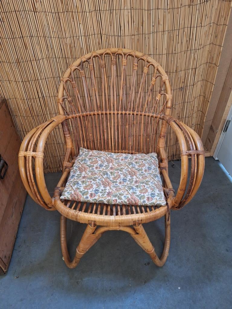 Prachtige rotan stoel, Ophalen