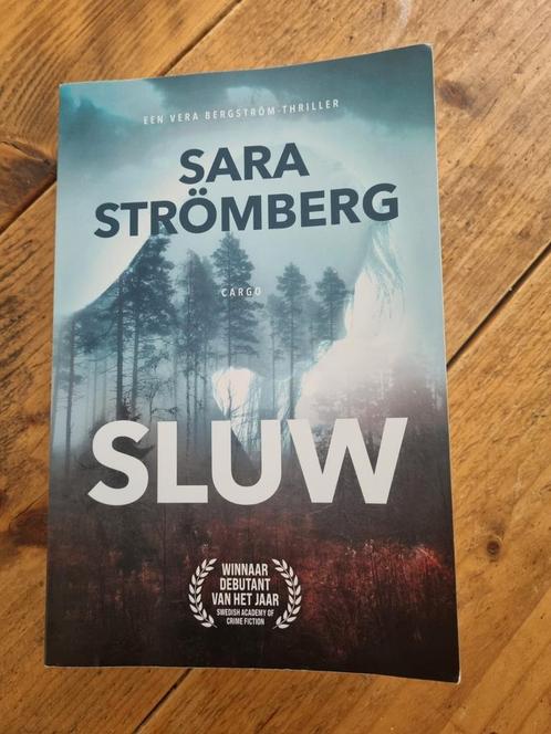 Sara Strömberg - Sluw, Boeken, Thrillers, Zo goed als nieuw, Nederland, Ophalen of Verzenden