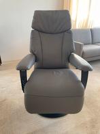 Luxe grijze lederen sta-op stoel merk Meubelzorg, Minder dan 75 cm, Leer, Ophalen of Verzenden, Zo goed als nieuw