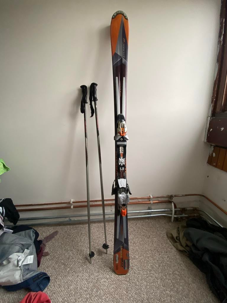 Atomic Ski's met Stokken - Gebruikt, 160 tot 180 cm, Gebruikt, Ophalen of Verzenden, Carve