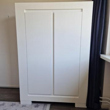 Complete babykamer 4delig.Zo goed als nieuw incl handleiding beschikbaar voor biedingen