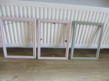 Schilderijlijst hout 2 x 45 x 35 cm / 1 x 45 x 55 cm beschikbaar voor biedingen