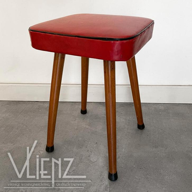 Vintage, midcentury, retro kruk, rode bekleding vierkant, Verzamelen, Retro, Huis en Inrichting, Ophalen of Verzenden