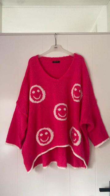 Knalroze trui met witte smileys one size made in Italy beschikbaar voor biedingen