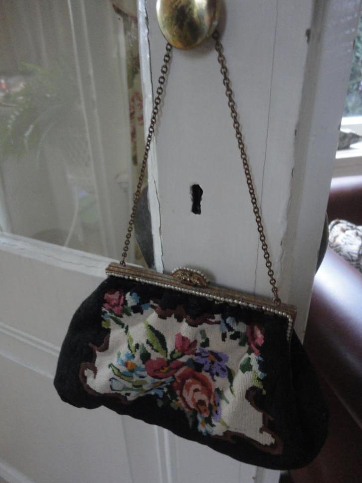 antieke PETIT POINT TAS met prachtige sluiting, handtasje, Antiek en Kunst, Antiek | Kleding en Accessoires, Dames, Ophalen of Verzenden