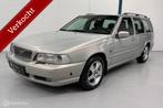 Volvo V70 2.4 Comfort AUTOMAAT / HISTORIE, Auto's, Volvo, Gebruikt, 2435 cc, Zilver of Grijs, Stoelverwarming