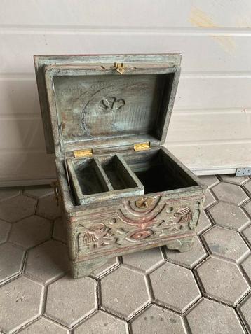 Antieke Houten Sierkist beschikbaar voor biedingen