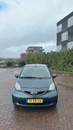 Toyota Aygo CRUISECONTROL NIEUWE APK 91.xxx KM NAP Logisch️, Auto's, Voorwielaandrijving, Stof, Zwart, 4 stoelen