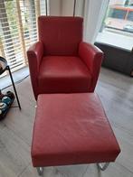 Rood leren fauteuil met poef €125, Gebruikt, Ophalen of Verzenden, 50 tot 75 cm, Leer