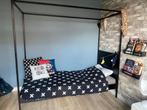 Bed met zwart metalen frame, Ophalen, 85 tot 100 cm, Zo goed als nieuw, Lattenbodem