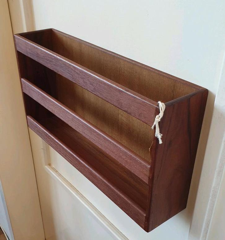 Vintage Deens wandkastje voor tijdschriften (kook)boeken ed, Huis en Inrichting, Woonaccessoires | Wandplanken en Boekenplanken